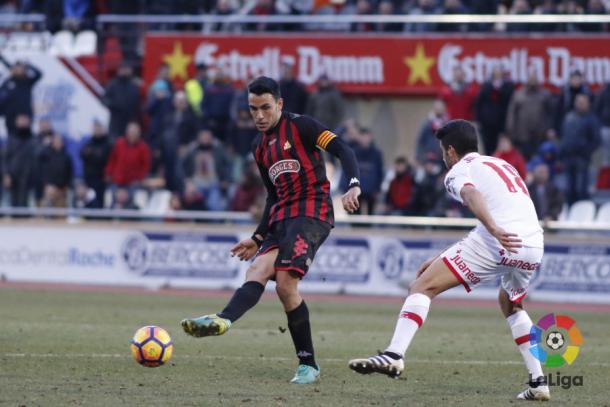 El capitan Ramon Folch (izq.) no tuvo su mejor partido pero el Reus logro nivelar el gol inicial del Mallorca. (Foto: LaLiga)