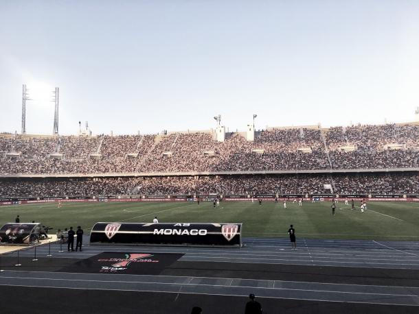 El Stade de Tánger, lleno de aficionados mirando la gran final | Foto: Mónaco Twitter