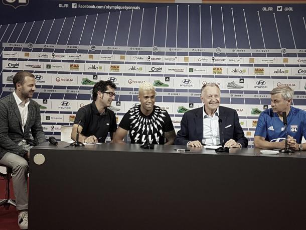 Conferencia de prensa. Foto: Sitio oficial del Olympique de Lyon (http://www.olweb.fr)