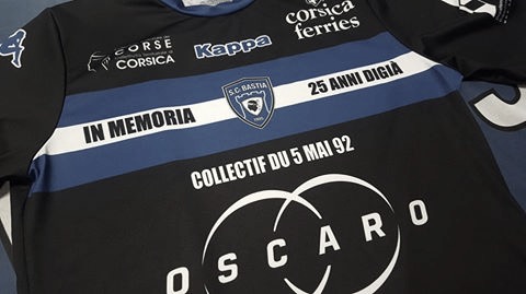 Camiseta que usará el Bastia frente al PSG por las victimas del 5 de mayo. Foto: Facebook Bastia.