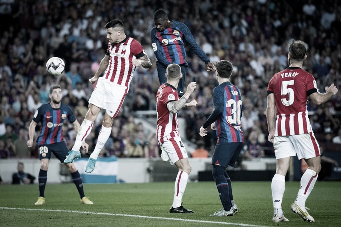 Dembélé cabeceando el primer gol || Foto: @FCBarcelona