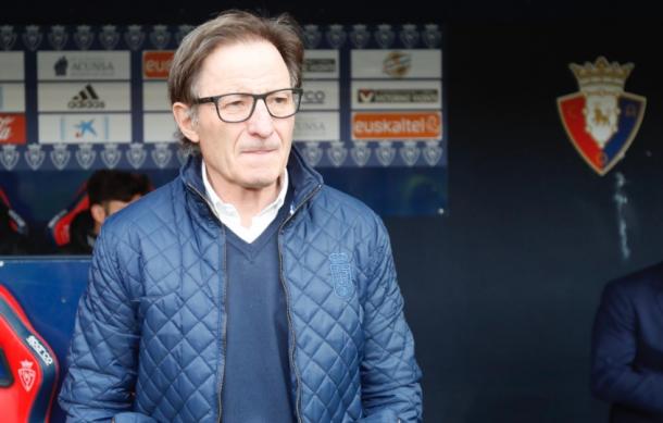 Juan Antonio Anquela, en el banquillo de El Sadar. | Imagen: Real Oviedo