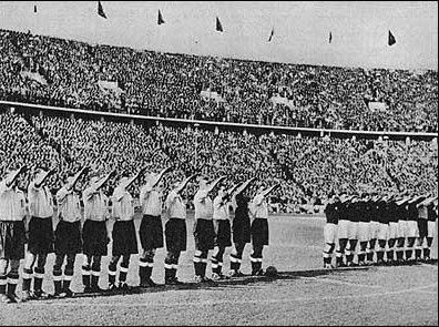 Seleção da Inglaterra faz a saudação nazista em 1938 (Foto: Divulgação/Youtube)