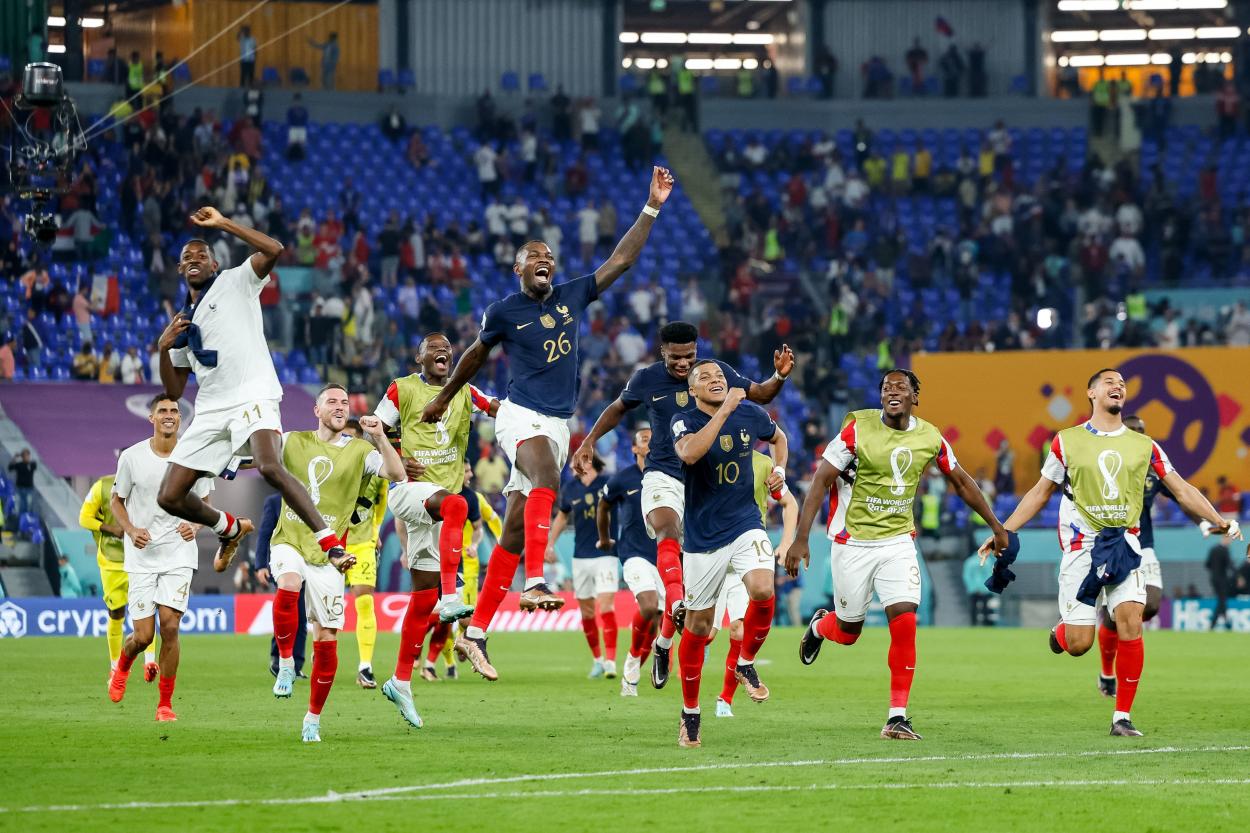 Francia en la celebración por la victoria en el encuentro contra Dinamarca // Fuente: Selección de Francia