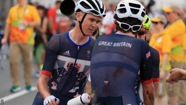 Froome talking to Thomas and Yates after a brutal day in the saddle / BBC Sport