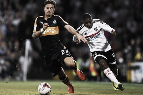 Janmaat fends off a Fulham player | Photo: gettyimages