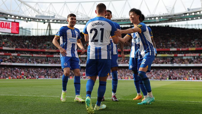 Jugadores del Brighton celebrando gol | Imagen: @OfficialBHAFC