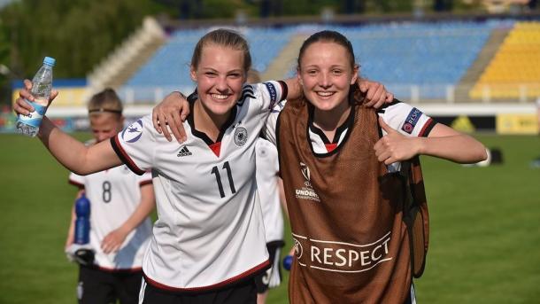 Marie Müller and Verena Wieder celebrate Germany's qualification. | Image source: Sportsfile
