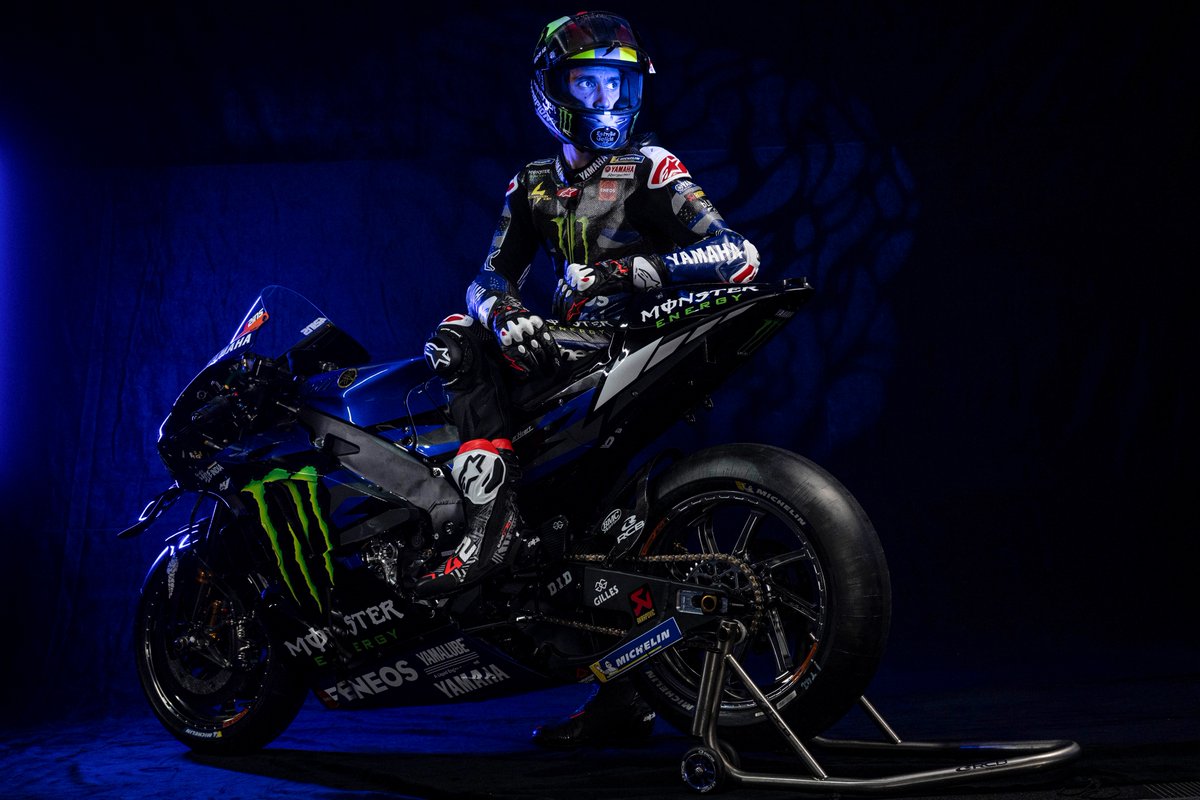 Álex Rins luce los colores del equipo Yamaha durante la presentación oficial / Fuente: Monster Energy Yamaha Racing