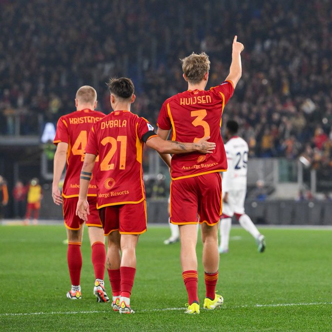 Imagen de la celebración del gol de Huijsen / Fuente : X de la Roma