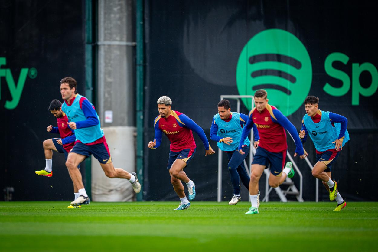Los jugadores del Barça en el entrenamiento de hoy. Fuente: FC Barcelona