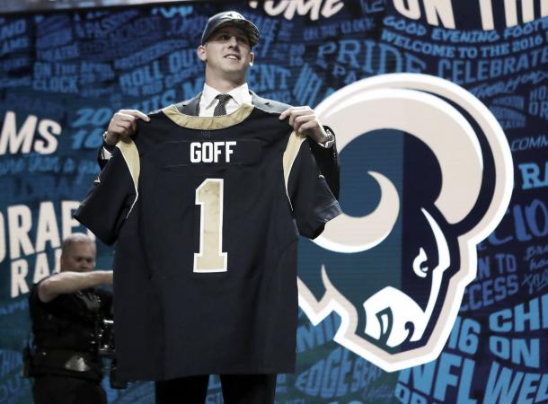 Jared Goff  despues de ser elegido  (Foto:Perry Knotts/NFL) 