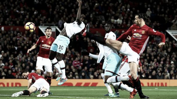 Sakho en su remate del 1-0. Foto: Premier League.