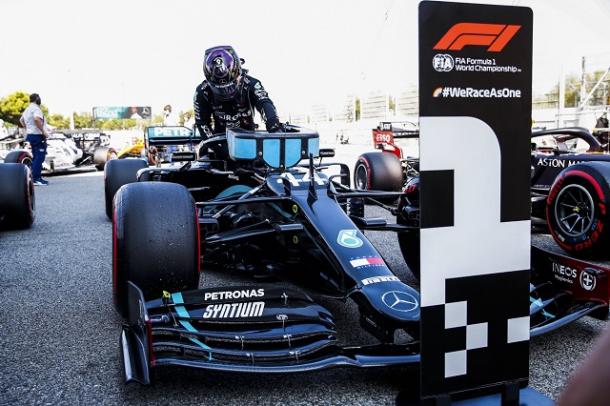 Lewis Hamilton alcanza las 92 poles. Fuente: Mercedes vía Twitter