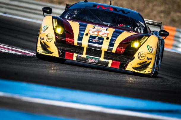 Ferrari da JMW Motorsports vence na classe GTE. (Foto: ELMS)