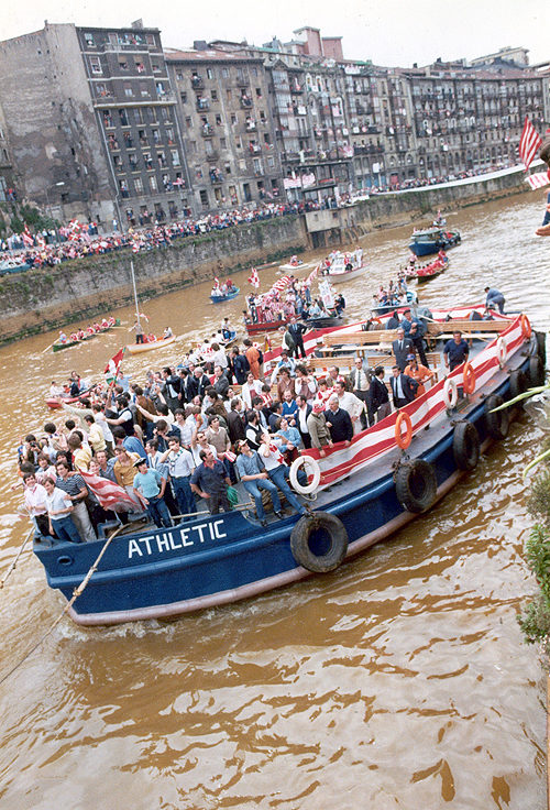 El Athletic, en la gabarra. | Foto: Athletic