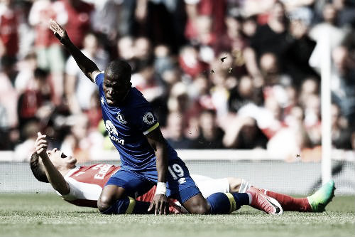 La imagen escalofriante de la lesión de Gabriel cuando le hacía una entrada a Enner Valencia | Foto: Premier League