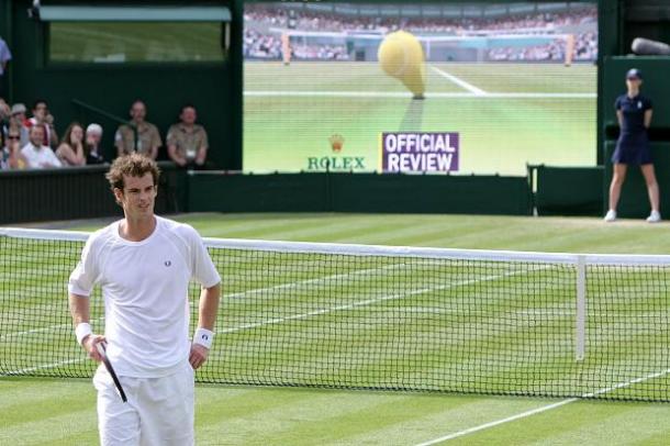 Andy Murray turns away as Hawk-Eye is used to contest a decision | Photo: Getty images