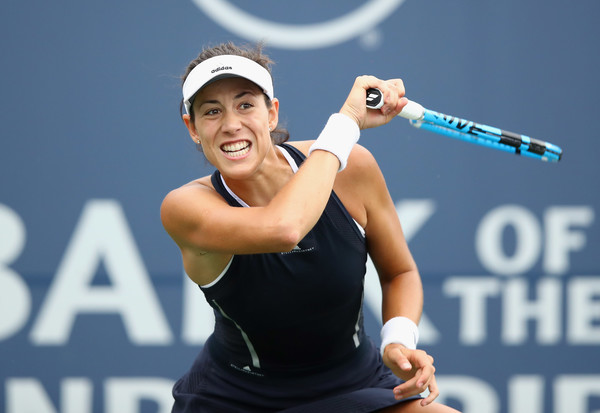 Garbiñe Muguruza follows through on a forehand during her quarterfinal match at the 2017 Bank of the West Classic. | Photo: Ezra Shaw/Getty Images