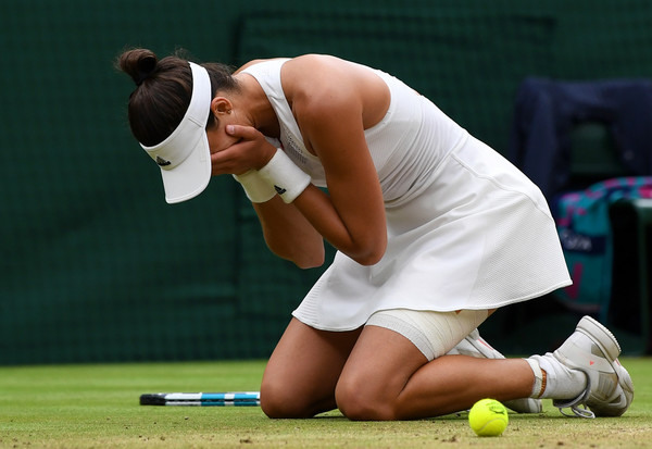 Garbiñe Muguruza celebrates after defeating Venus Williams in the 2017 Wimbledon final to capture her second Grand Slam title. | Photo: Shaun Botterill/Getty Images