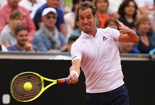 Richard Gasquet hitting a forehand to Andreas Seppi (Photo: Matthew Lewis/Getty Images)