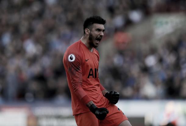 Gazzaniga vem aproveitando bem as chances de titular no Tottenham. (Reprodução/Twiter@SpursOfficial)