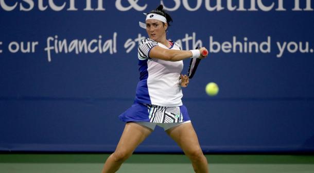 Jabeur hirs a forehand against Keys/Photo: Matthew Stockman/Getty Images