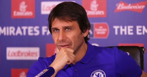 Conte in conferenza stampa. | Foto: i2.football.london