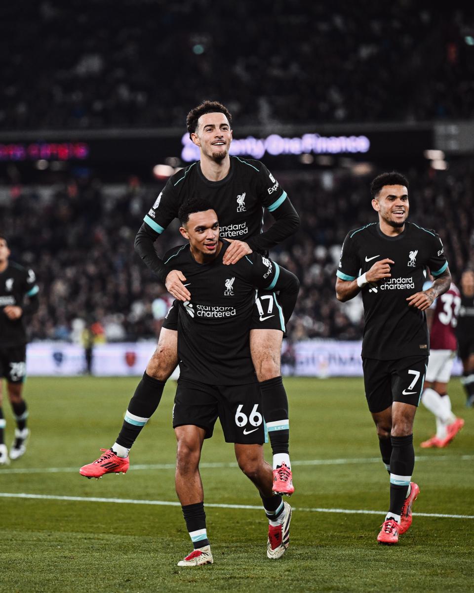 Liverpool goleia West Ham em Londres e mantém liderança isolada na ...
