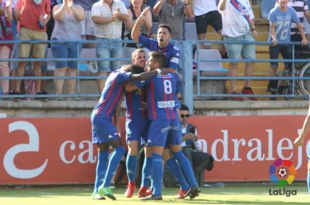 Los jugadores del Extremadura, entre ellos el exoviedista Pardo, celebran el gol del ascenso ante el Cartagena