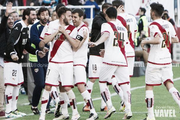 Los jugadores del Rayo celebran un gol frente al Villarreal. Imagen: Daniel Nieto (VAVEL)
