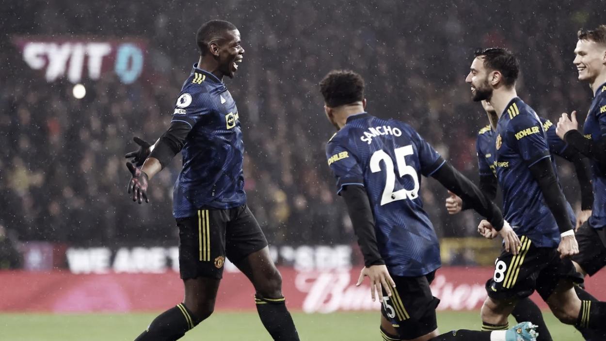 Paul Pogba festeja con sus compañeros el 1-0 para el Manchester United. Foto: Premier League.
