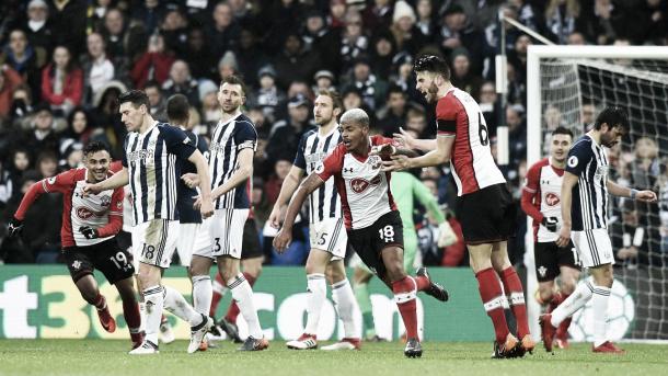 Los jugadores del Southampton festejan el primer gol ante WBA de Lemina. Foto: Premier League.