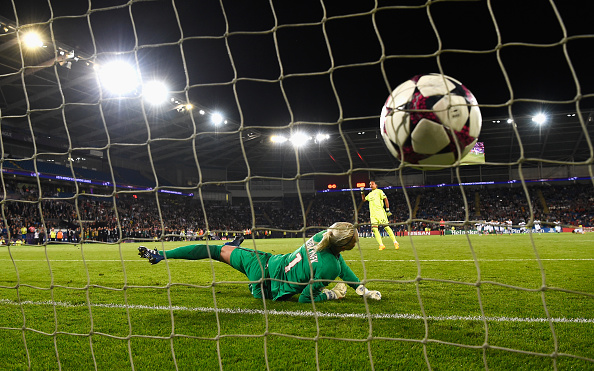 Goleira marcou gol do quarto título da equipe francesa (Foto: Stu Forster/Getty Images)