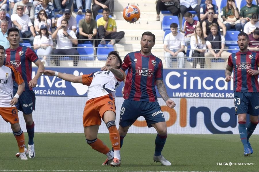 Tres puntos de oro, ante el Huesca, que permiten soñar al Real Oviedo ...