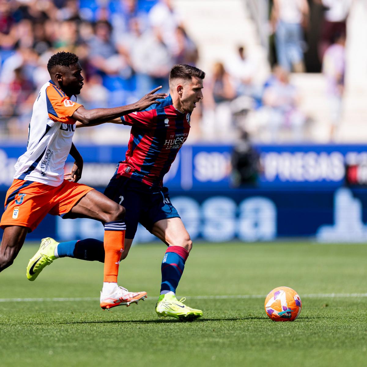 Tres puntos de oro, ante el Huesca, que permiten soñar al Real Oviedo ...