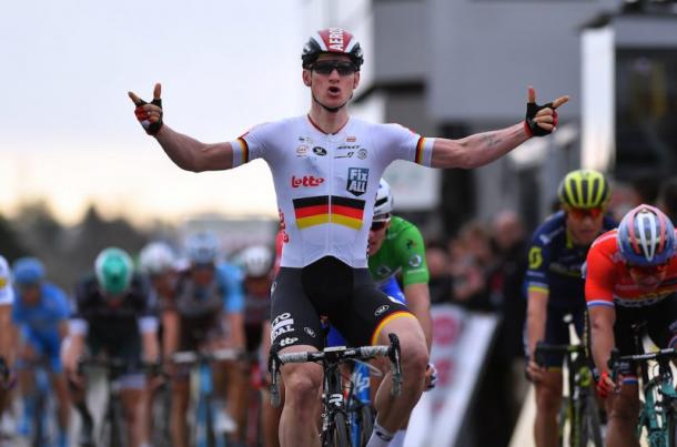 Andre Greipel celebrando la victoria en la 5ª etapa de la Paris-Niza | Foto: Tim De Waele | TDWsport.com
