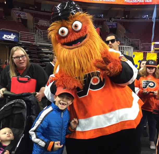 Gritty and Antonio at the Flyers Fight For Wives Carnival | Photo: Iacono