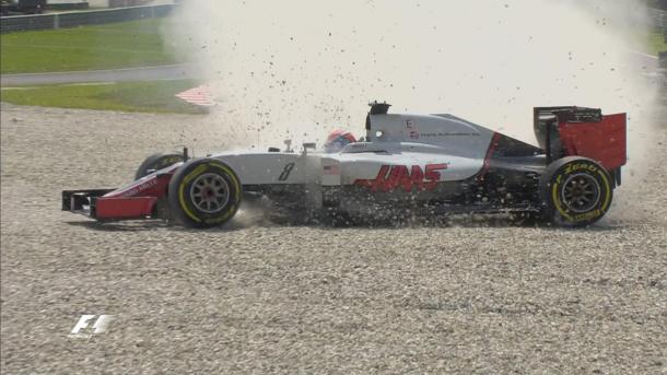 Romain Grosjean foi um dos que abandonou no começo da prova (Foto: Divulgação/F1)