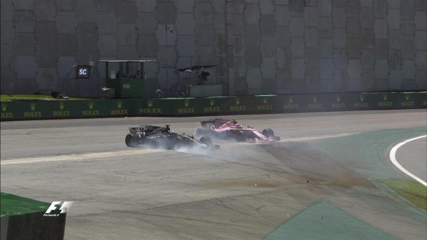 O incidente entre Grosjean (esq.) e Ocon (dir.) foi um dos que movimentou a largada (Foto: Divulgação/F1)