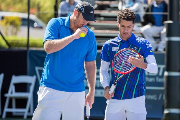 Chris Guccione (left) and Andre Sa talk strategy (Photo: Tessa Kolodny)