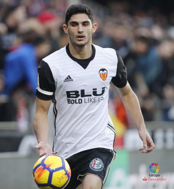 Gonçalo Guedes puede ser una amenaza para los laterales del Girona | Fotografía: La Liga