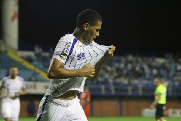 Luan Pereira busca temporada de consolidação (Foto: Frederico Tadeu/AvaÍ FC)