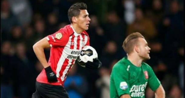 Héctor Moreno tras su gol ante el Twente | Foto: PSV