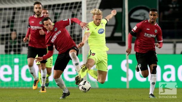 It was a battle from start to finish in Lower Saxony. | Image credit: Bundesliga.de