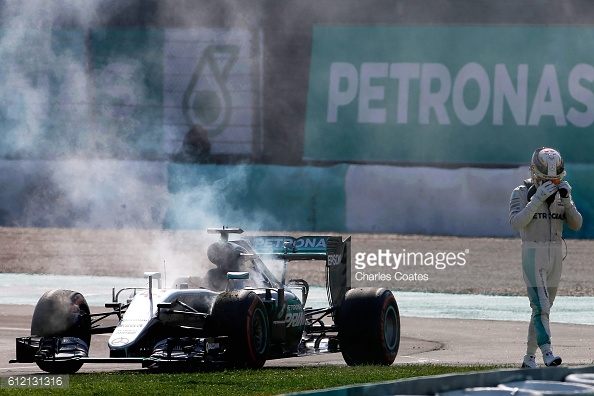 Lewis Hamilton's chance expired with his engine. | Photo: Getty Images