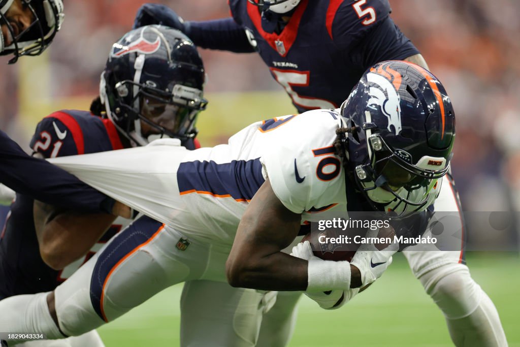 Jerry Jeudy #10 of the Denver Broncos runs with the ball in the fourth quarter against the Houston Texans at NRG Stadium on December 03, 2023 in Houston, Texas. (Photo by Carmen Mandato/Getty Images)