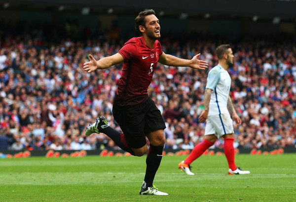 Hakan Calhanoglu will be vital for Turkey | Photo: Zimbio