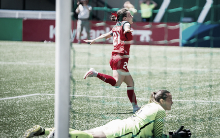 Raso celebrates a goal against the Houston Dash's Lydia Williams (Source: Getty - Icon Sportswire)