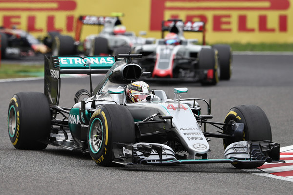 Hamilton teve que superar a largada ruim e chegou em terceiro (Foto: Clive Rose/Getty Images)